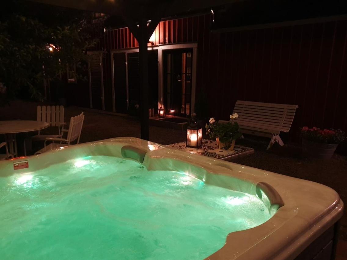 Holiday home Gardshus Med Spabad Utomhus *